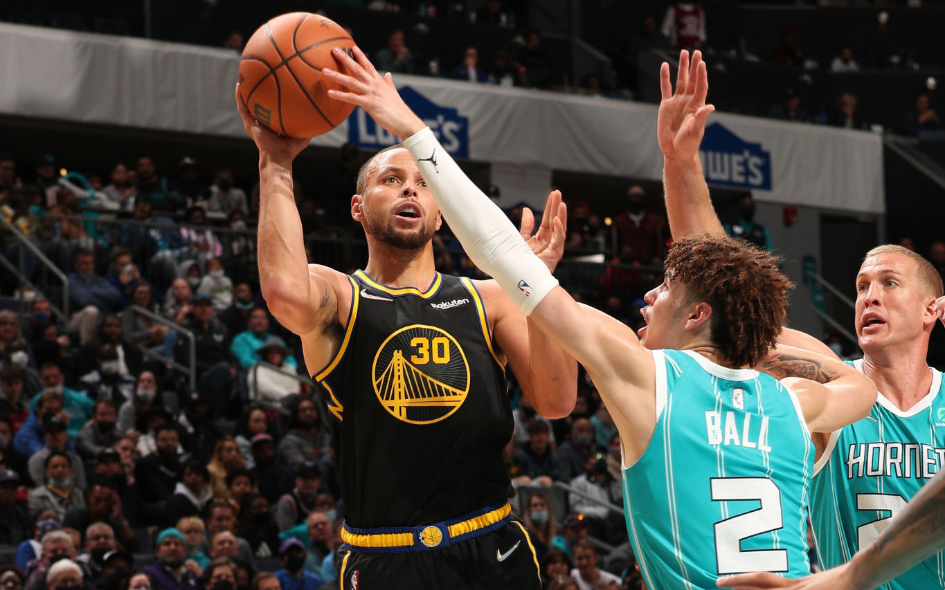 Golden State Warriors đứt mạch bất bại bởi sự gan lì của Charlotte Hornets