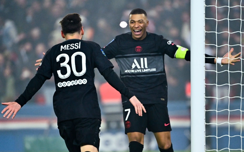 Mbappe, Messi ghi bàn giúp PSG thắng dễ Nantes dù phải chơi thiếu người