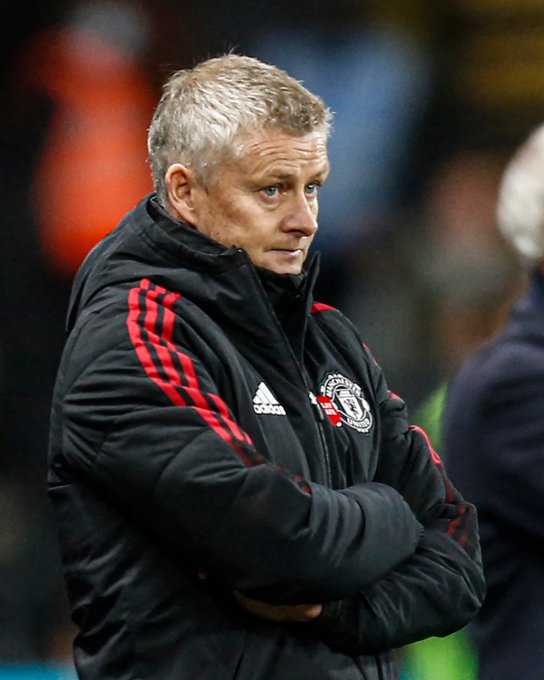 MU phải bồi thường 228 tỷ đồng nếu sa thải Ole Solskjaer - Ảnh 1.