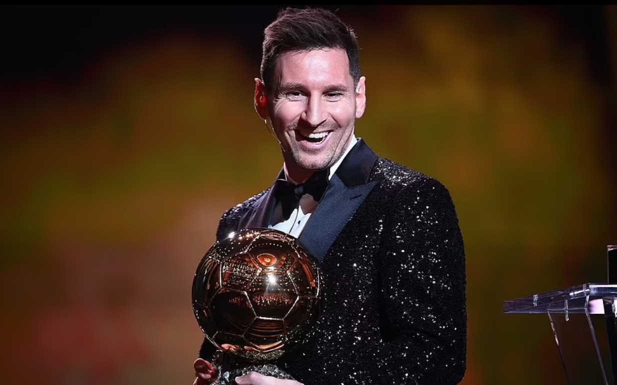 Messi thiết lập 5 kỷ lục mới sau khi giành Quả bóng vàng thứ 7