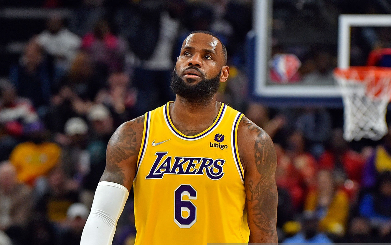 LeBron James đạt cột mốc mới trong sự nghiệp, Los Angeles Lakers vẫn phơi áo tủi hổ trên sân khách