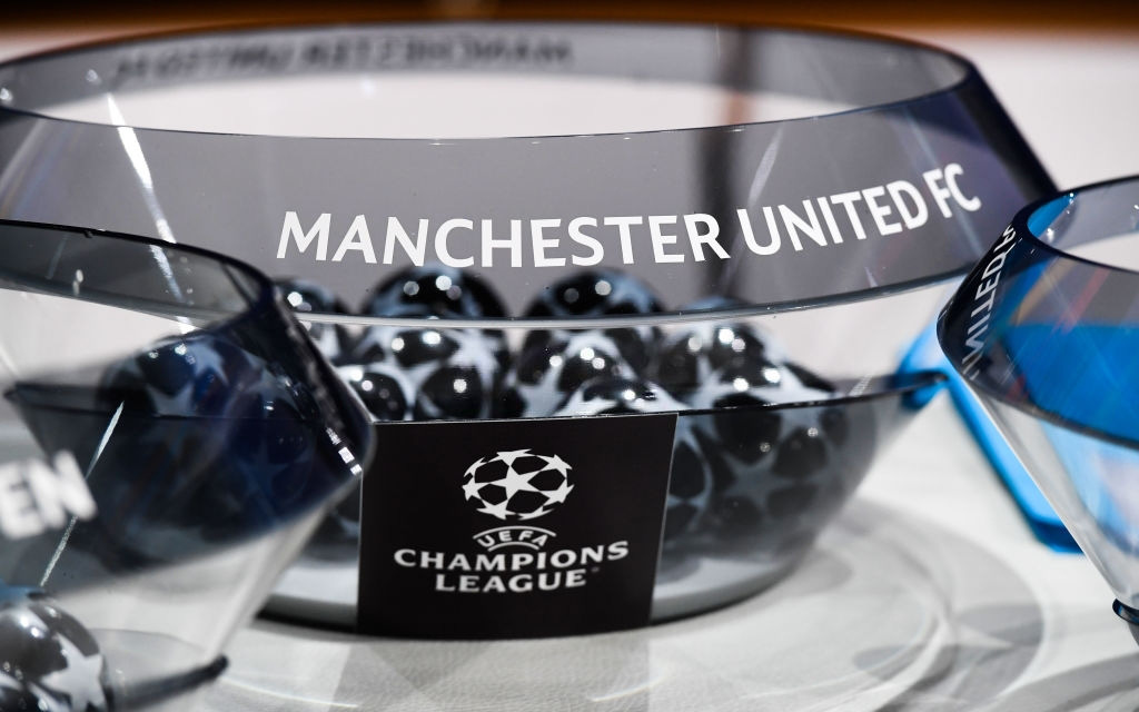 Những hành động &quot;mờ ám&quot; trong lễ bốc thăm vòng 1/8 Champions League