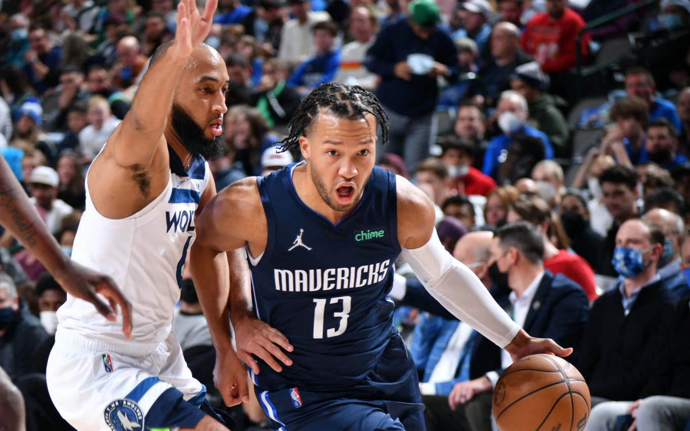 Dallas Mavericks đầy quả cảm cắt đứt chuỗi thắng của Minnesota Timberwolves dù “què quặt”