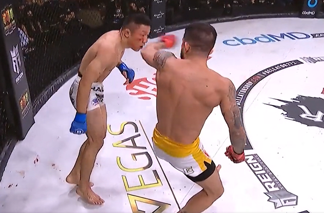 Sergio Pettis hạ đo ván Kyoji Horiguchi bằng "cú KO của năm", bảo vệ thành công đai vô địch Bellator - Ảnh 2.