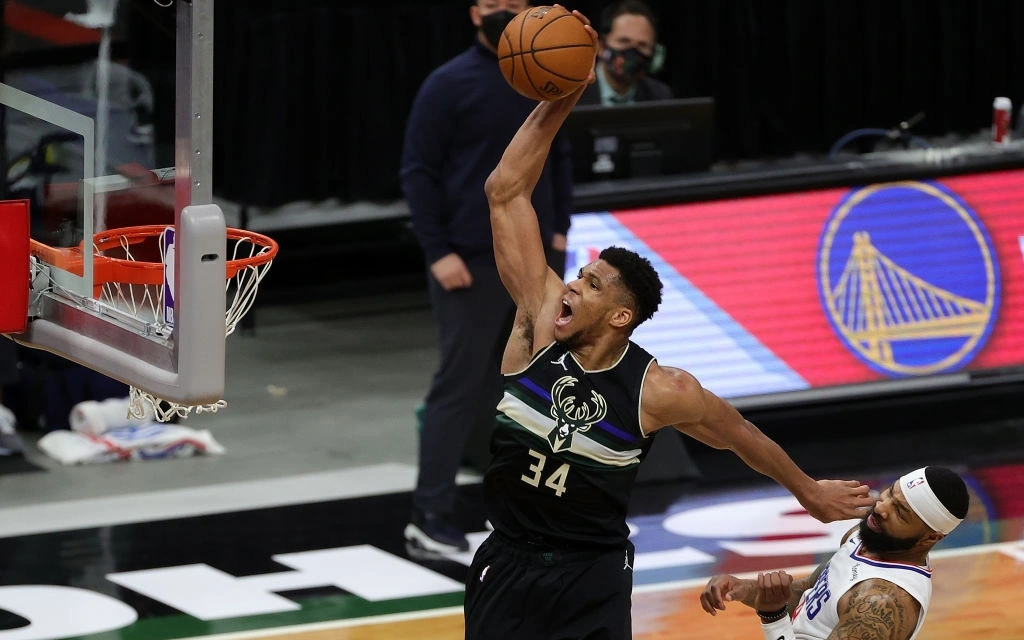 Giannis Antetokounmpo khẳng định đẳng cấp MVP, gánh cả Milwaukee Bucks trên vai