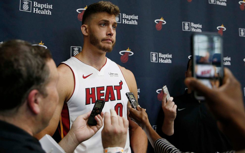 Trung phong Miami Heat nhận án phạt hơn 1 tỷ đồng từ NBA sau bê bối vạ miệng phân biệt chủng tộc