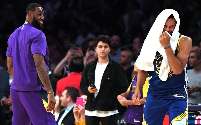 Từ điểm chung bất ngờ, liệu LeBron James và Stephen Curry có về cùng "một nhà"?