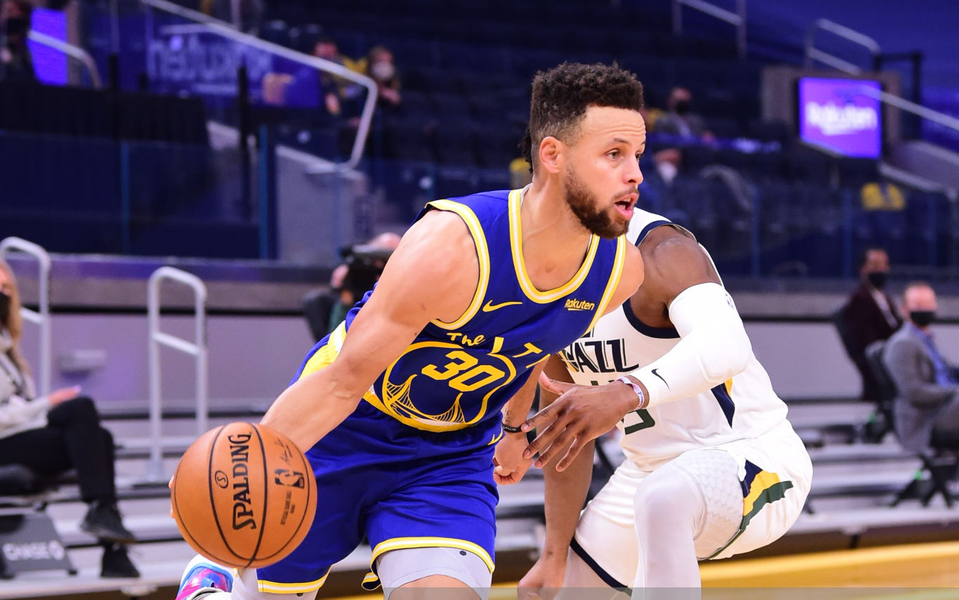 Bùng nổ trong ngày sinh nhật, Stephen Curry mang về món quà ý nghĩa với chiến thắng ấn tượng trước Utah Jazz