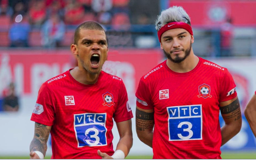 Cầu thủ Hải Phòng bị đồng đội ghép ảnh với "gã đồ tể" Pepe mừng sinh nhật