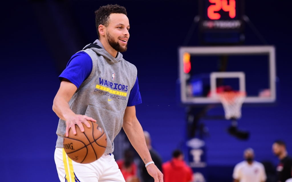 Stephen Curry tái xuất, mang nụ cười trở lại với Golden State Warriors