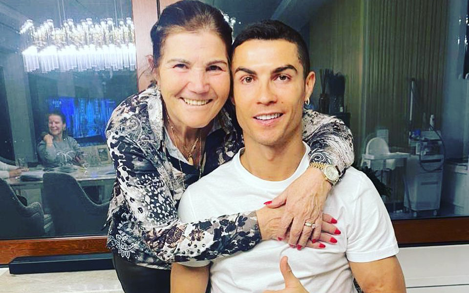 Mẹ Ronaldo xúc động kể về phút giây sinh tử, suýt phải lìa xa cậu con trai yêu quý