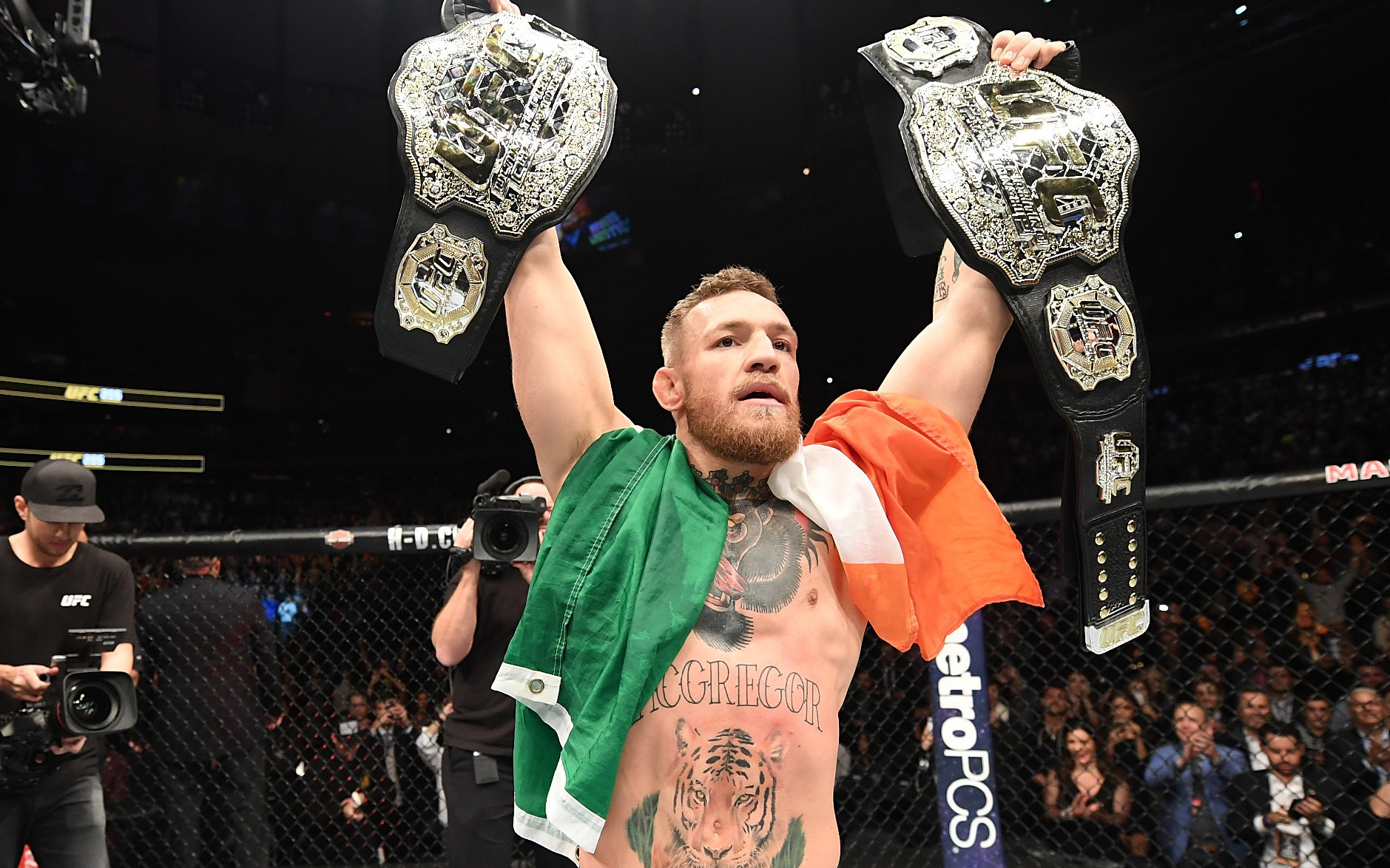 Conor McGregor yêu cầu UFC làm chiếc đai riêng để khoe độ giàu có