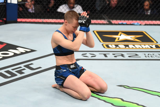 Rose Namajunas "phế ngôi" của Zhang Weili sau chiến thắng bằng knock-out đẹp mắt - Ảnh 5.