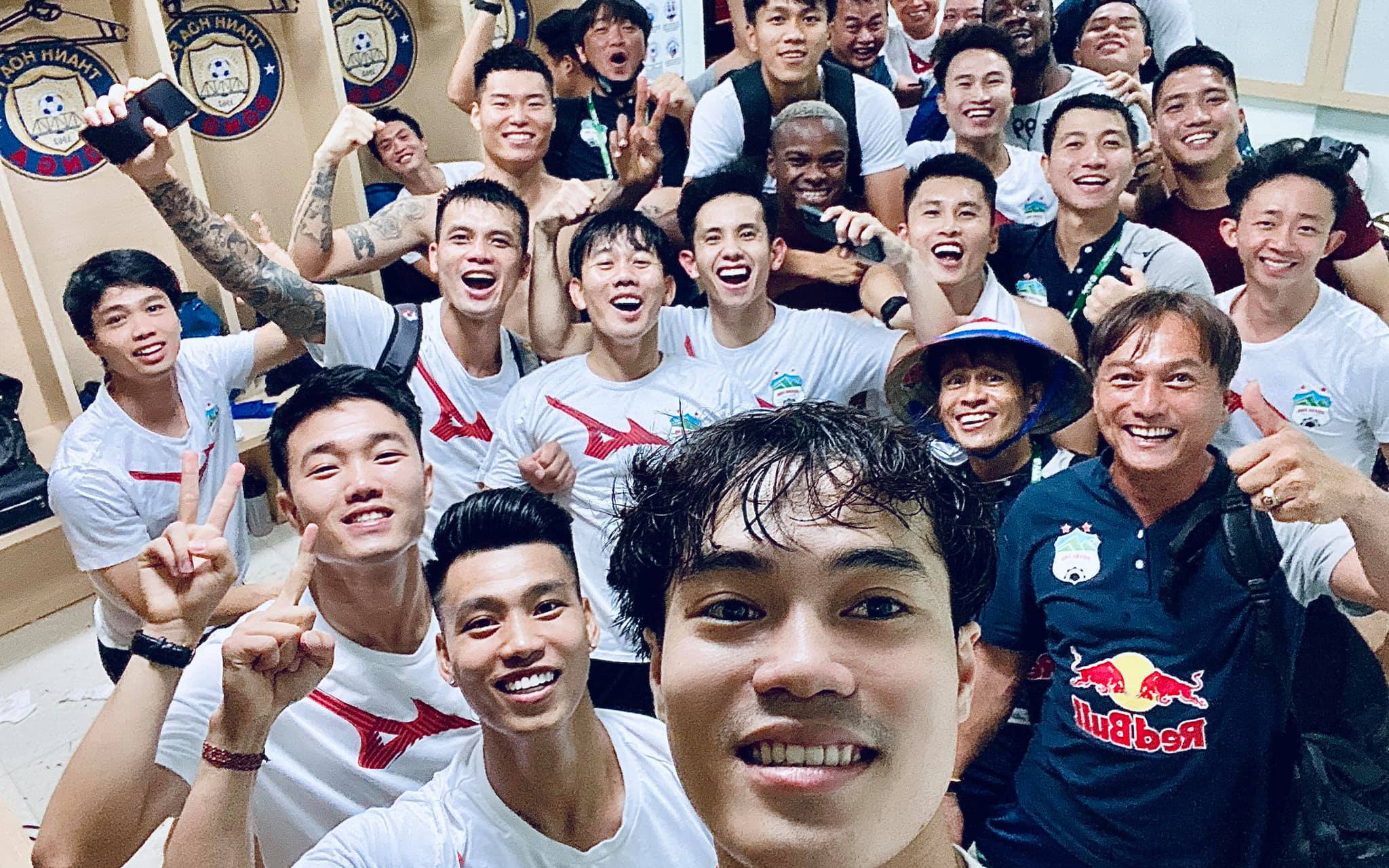 Tổng hợp video vòng 11 V.League 2021: HAGL vững chắc ngôi đầu, SLNA đứng cuối BXH