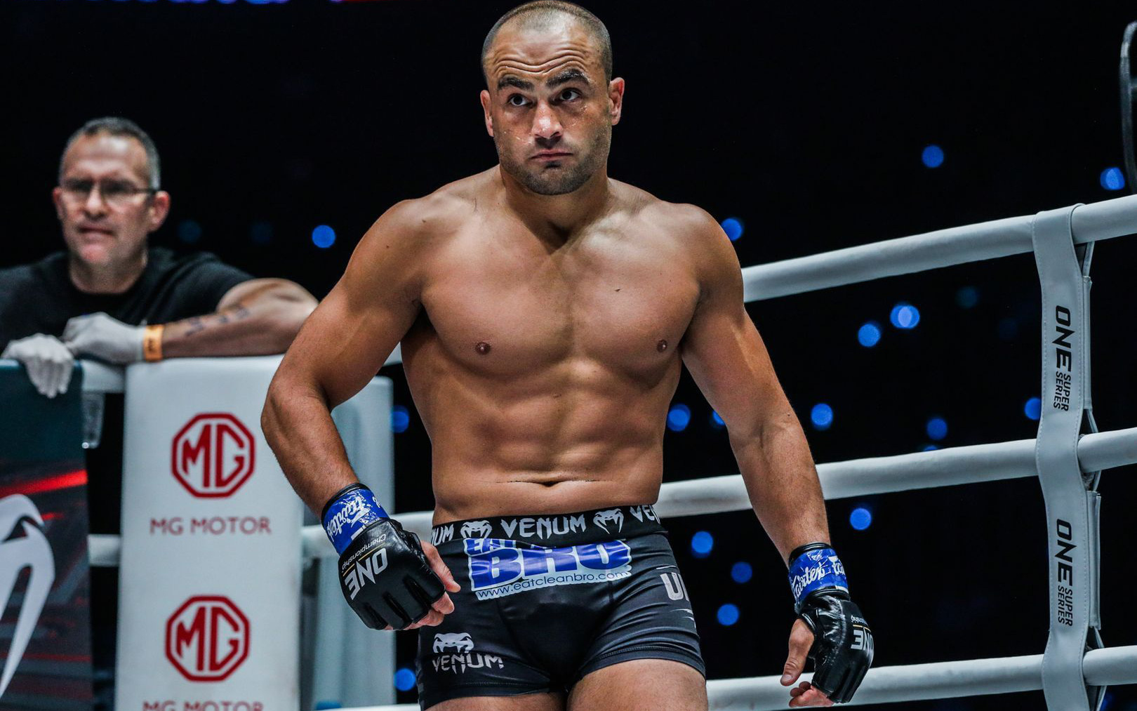 &quot;Sống sót&quot; sau cú đánh ngã, Eddie Alvarez vẫn không tránh khỏi thất bại tại ONE 