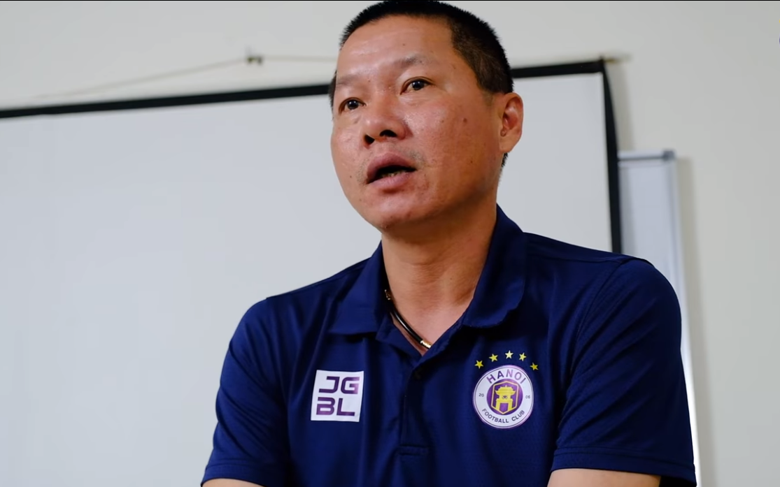 HLV Chu Đình Nghiêm nói lời cảm động khi chia tay, Văn Quyết chia sẻ: "Mong chú sớm quay trở lại với đội" 