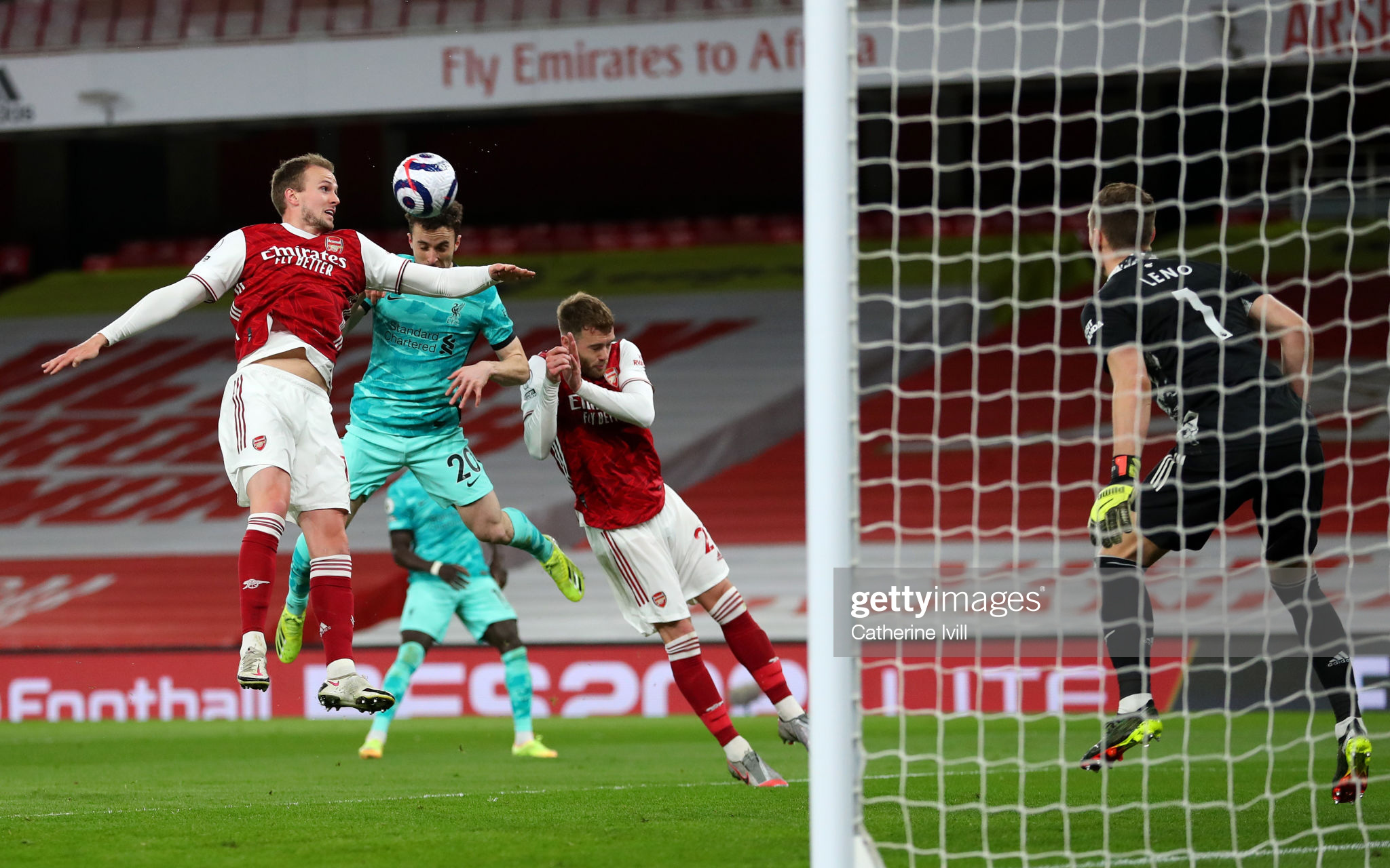 Đè bẹp chủ nhà Arsenal 3 bàn không gỡ, Liverpool tiếp tục nuôi hy vọng top 4