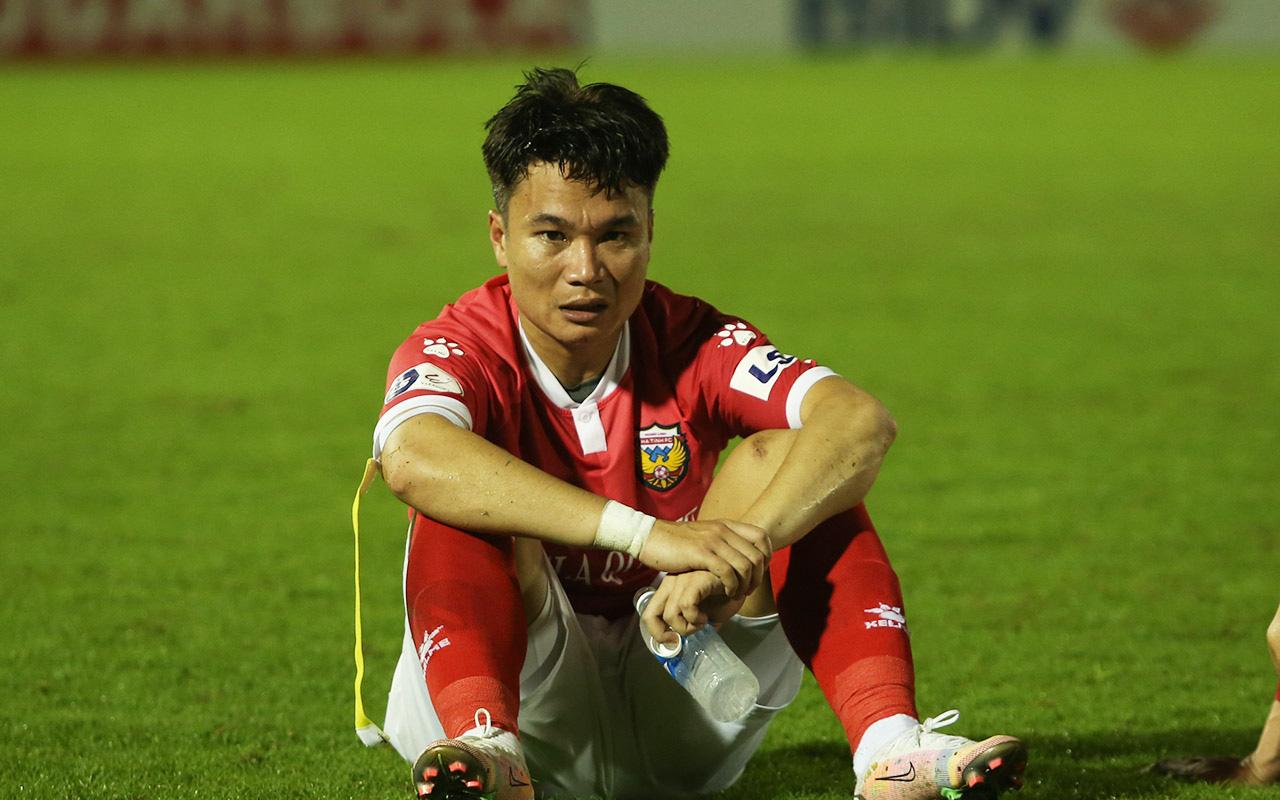 Phi Sơn bật khóc sau trận hòa nghiệt ngã tân binh V.League