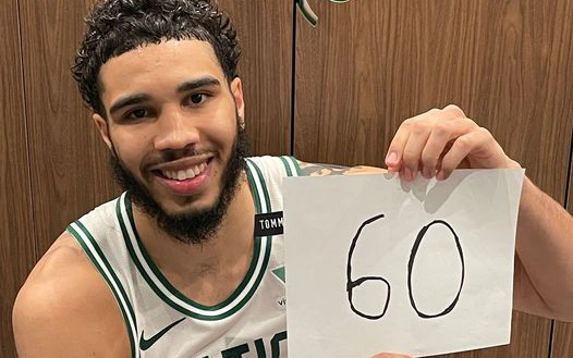 Jayson Tatum san bằng kỷ lục của Larry Bird, giúp Boston Celtics lội ngược dòng cách biệt 32 điểm