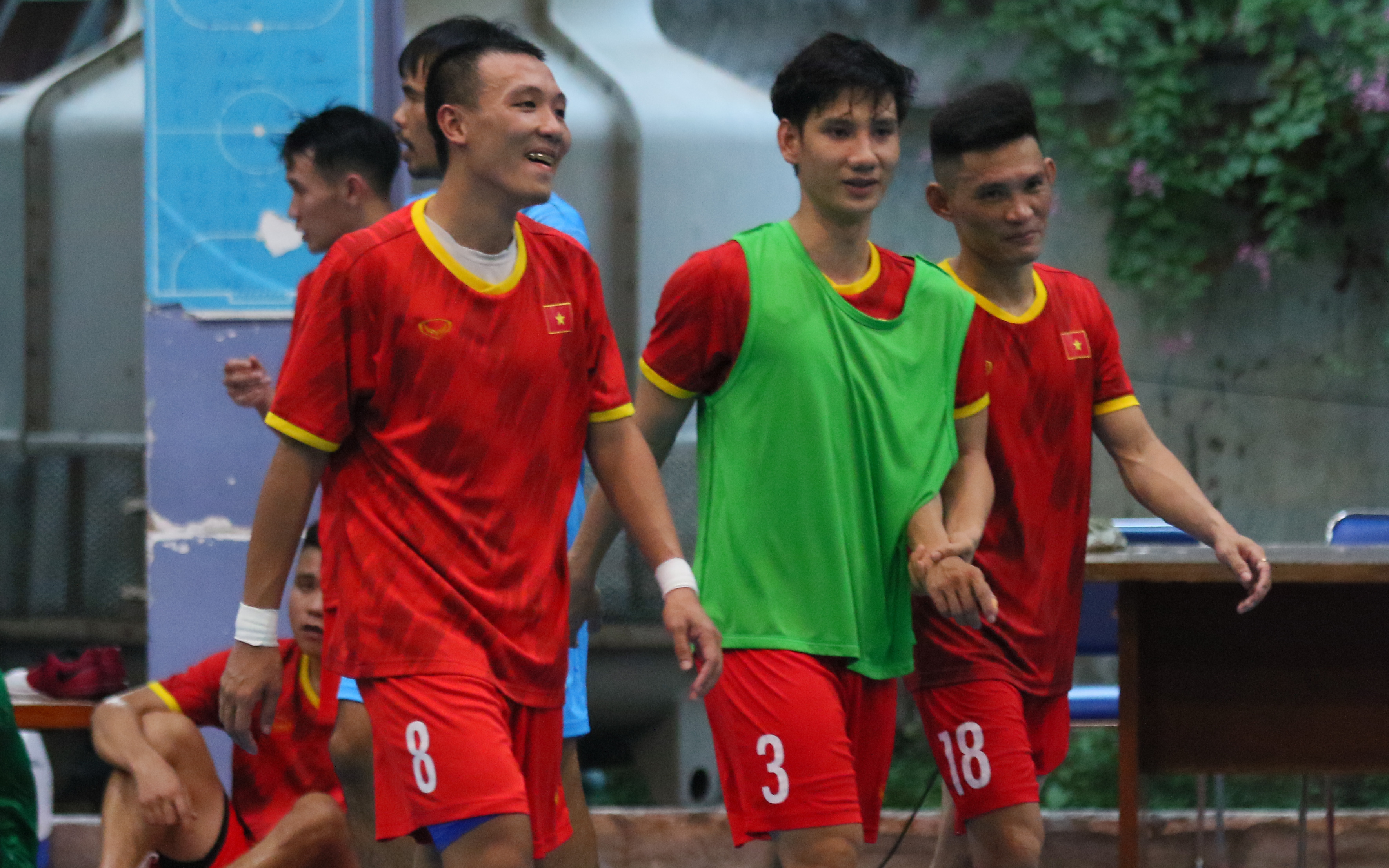 Tuyển thủ futsal Việt Nam mong người hâm mộ sát cánh cùng đội khi thi đấu 2 trận play-off giành vé dự VCK World Cup