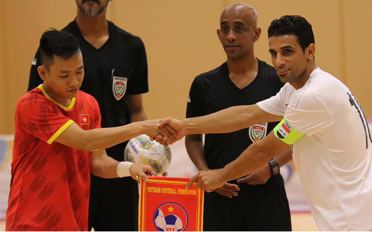 Việt Nam phải bỏ tiền phụ chủ nhà UAE điều chỉnh mặt sân thi đấu play-off Futsal World Cup?