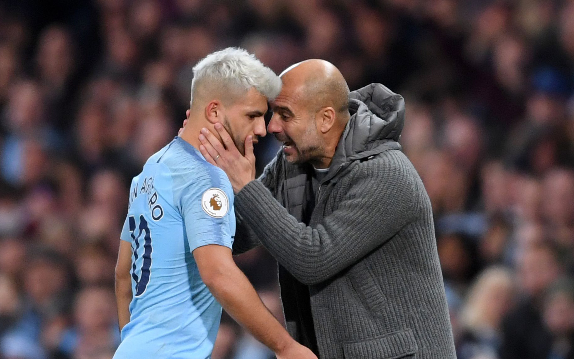 Trò cưng ghi bàn đẳng cấp, Pep Guardiola có hành động hài hước