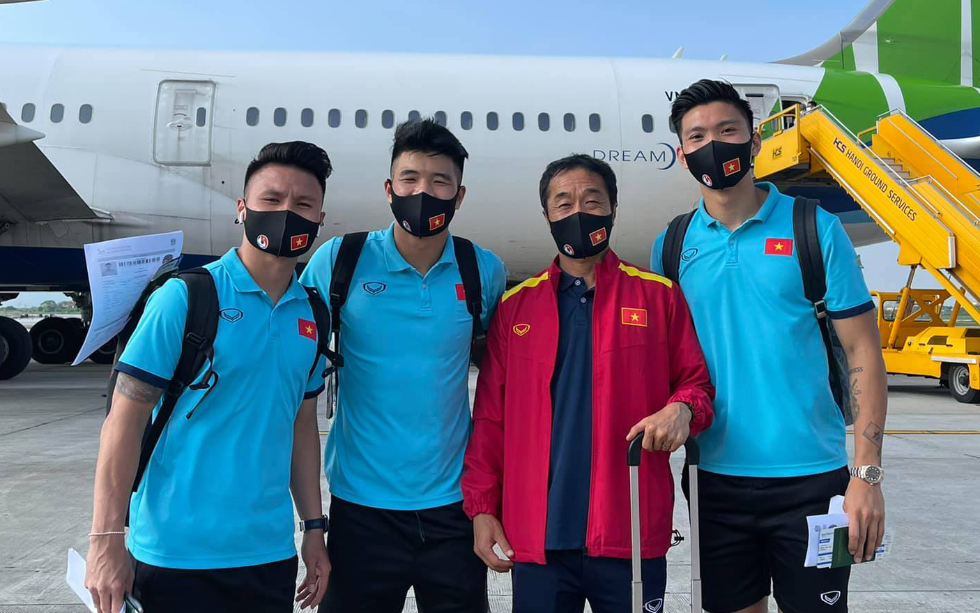Đội tuyển Việt Nam check in sang chảnh bên chuyên cơ riêng sang UAE