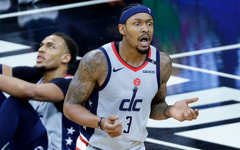 Bradley Beal bất lực nhìn Philadelphia 76ers huỷ diệt Washington Wizards tại Game 2 Playoffs