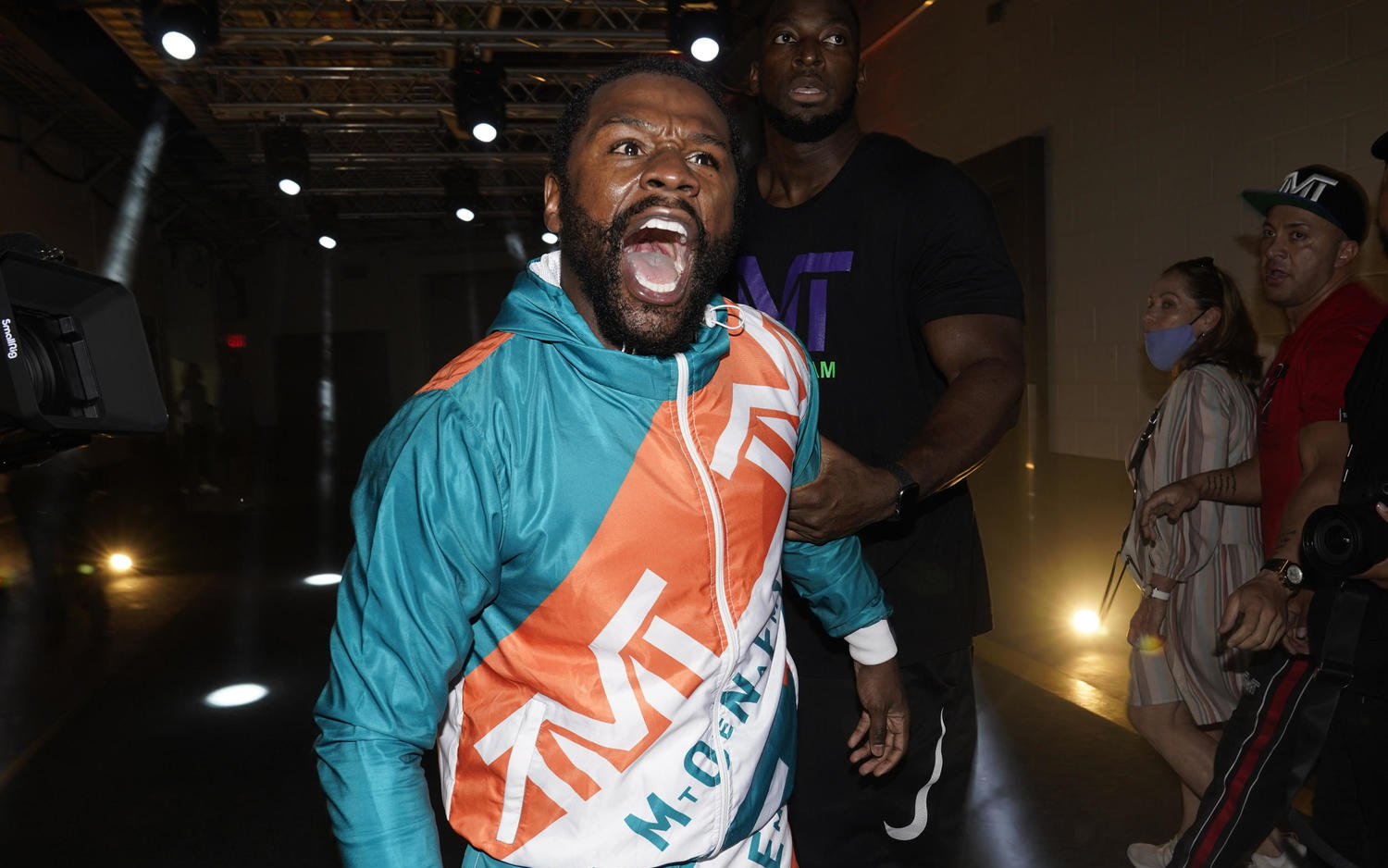 Floyd Mayweather và lý do ẩn sau cơn thịnh nộ nhằm vào Jake Paul