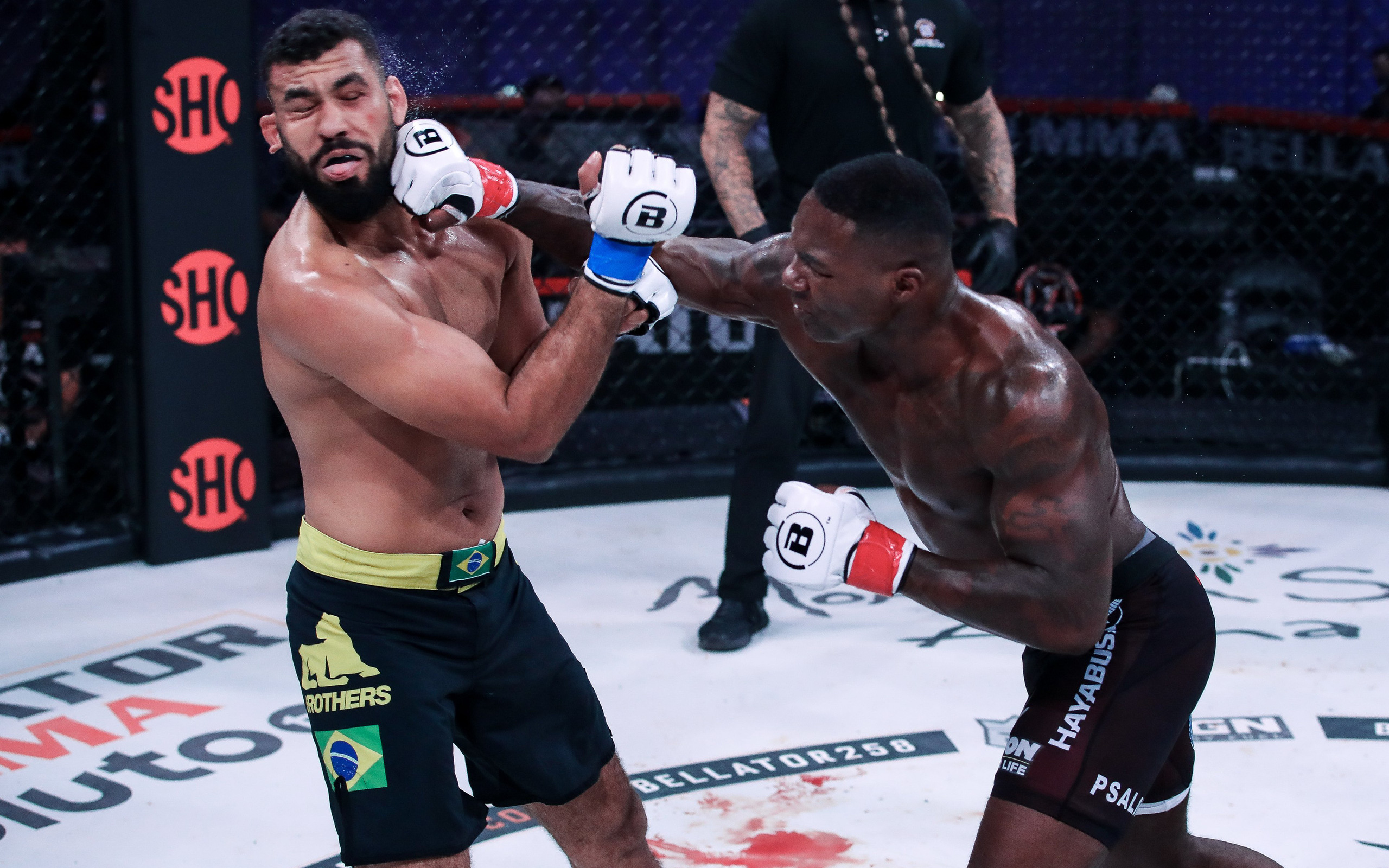 Anthony Johnson giành chiến thắng bằng knock-out trong ngày tái xuất võ đài sau 4 năm