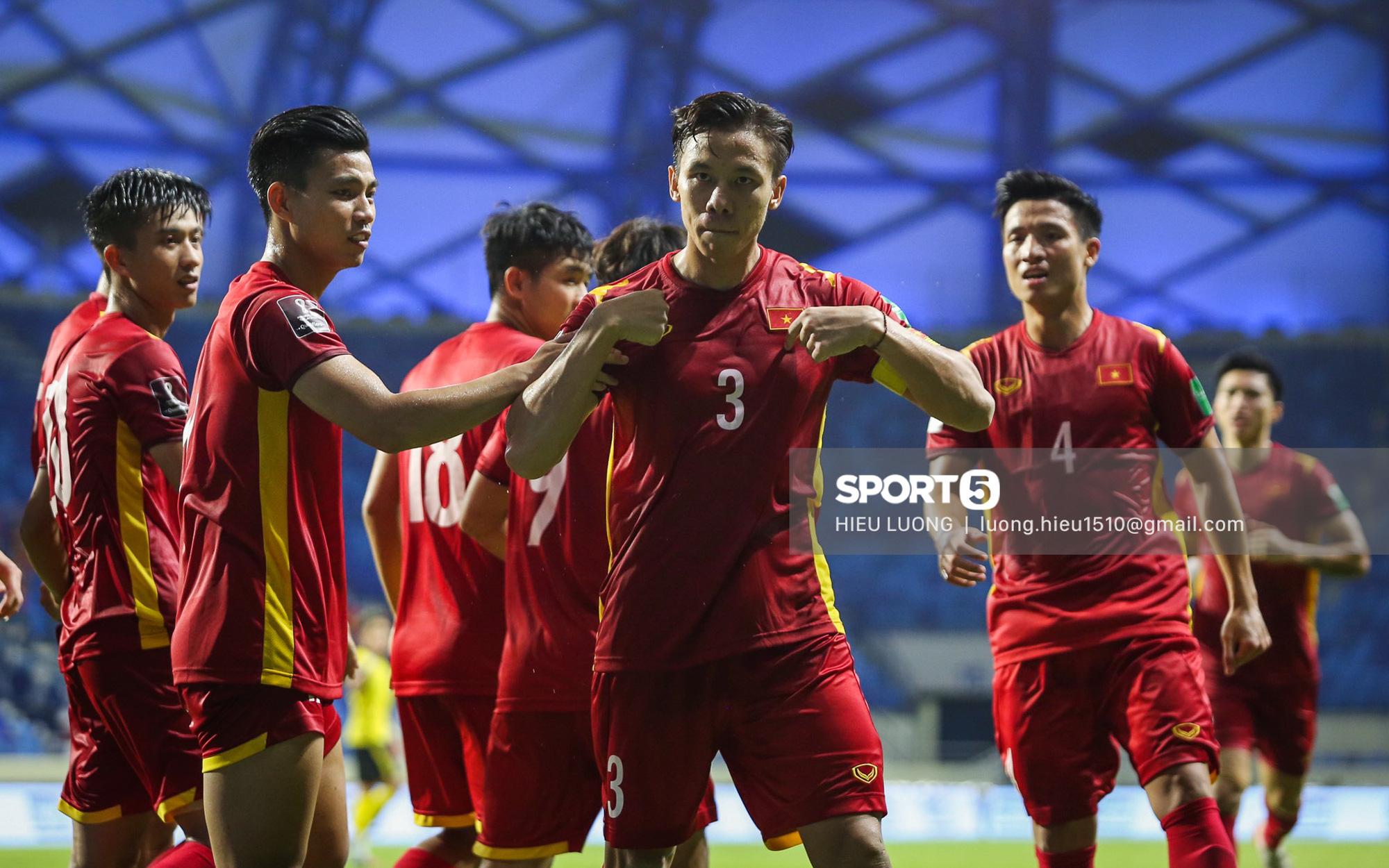 Thắng nghẹt thở Malaysia 2-1, tuyển Việt Nam tiến gần đến vòng loại cuối cùng World Cup 2022