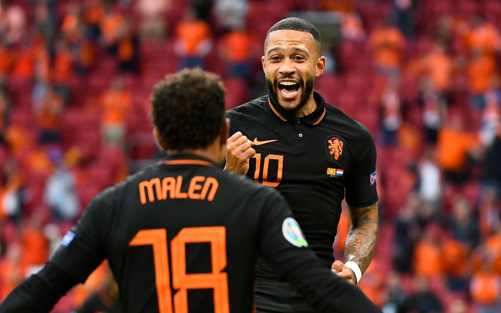 Memphis Depay mở tỉ số cho Hà Lan sau tình huống gây tranh cãi kịch liệt