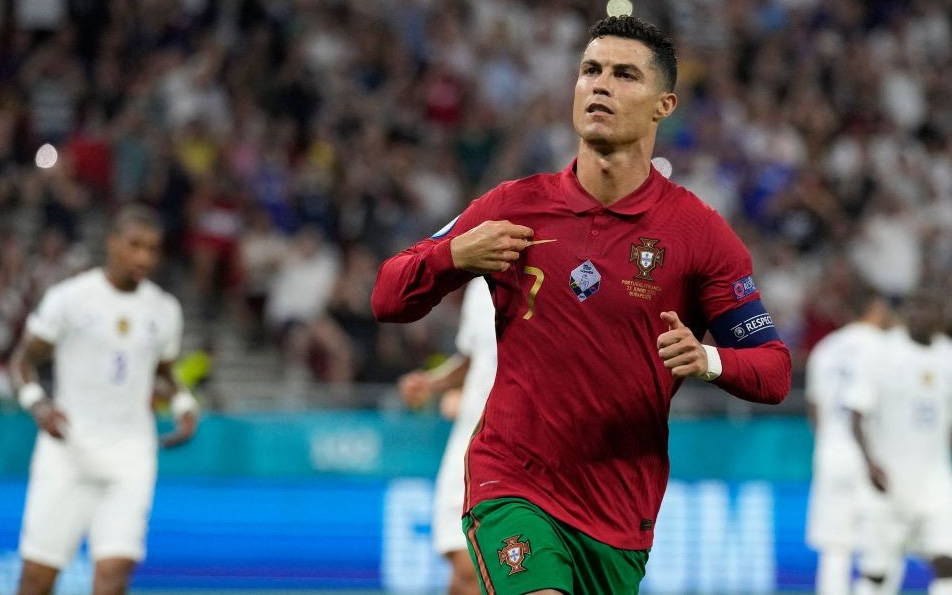 Chùm ảnh Ronaldo tỏa sáng trong màn so tài với Pháp tại Euro 2020