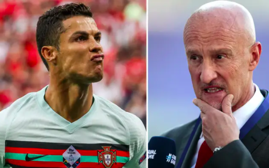 HLV Hungary chỉ trích Ronaldo &quot;làm màu&quot; và &quot;gây khó chịu cho người khác&quot;