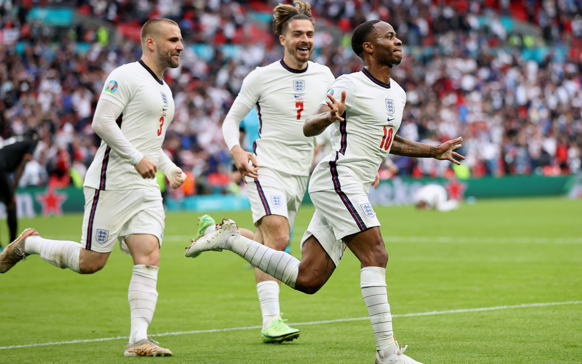 Chấm điểm Anh vs Đức: Sterling và Kane đập tan chỉ trích