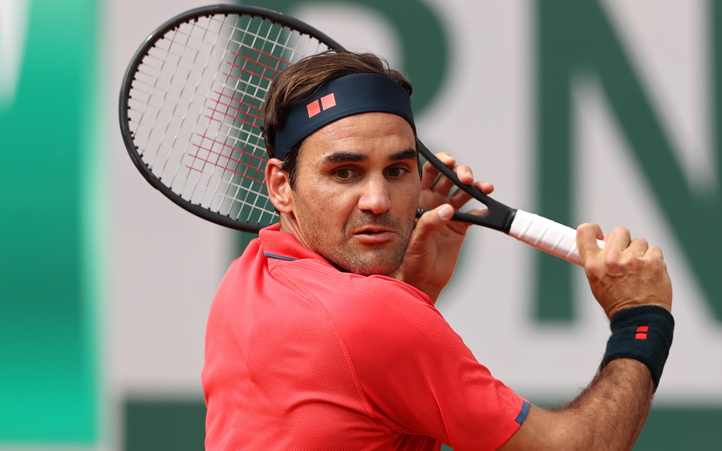 Federer thua set đầu tiên, Nadal và Djokovic thần tốc đi tiếp ở Roland Garros