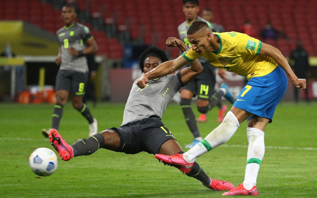 Thắng nhẹ Ecuador 2-0, Brazil xây chắc ngôi đầu bảng ở vòng loại World Cup 2022