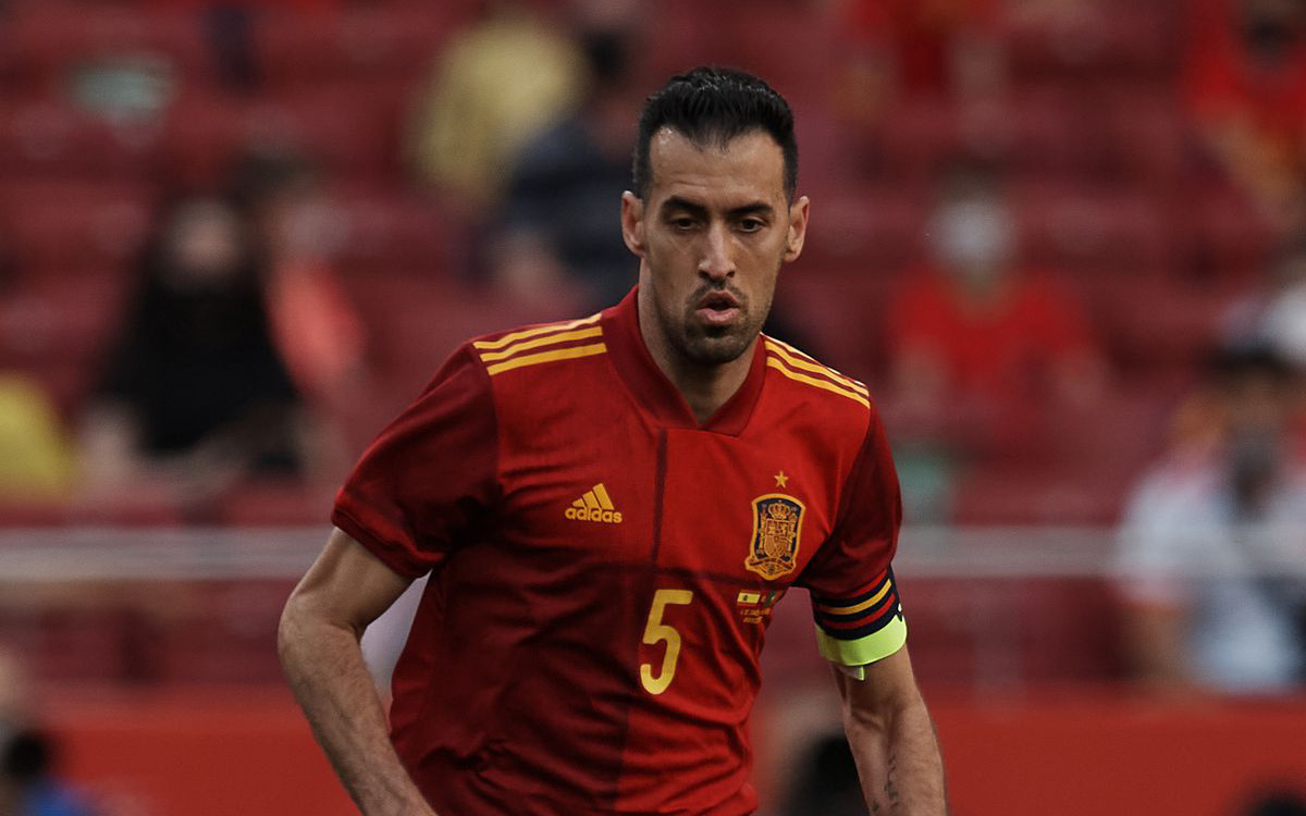 Sergio Busquets rời đội tuyển Tây Ban Nha do dương tính với Covid-19, có thể lây cho Ronaldo