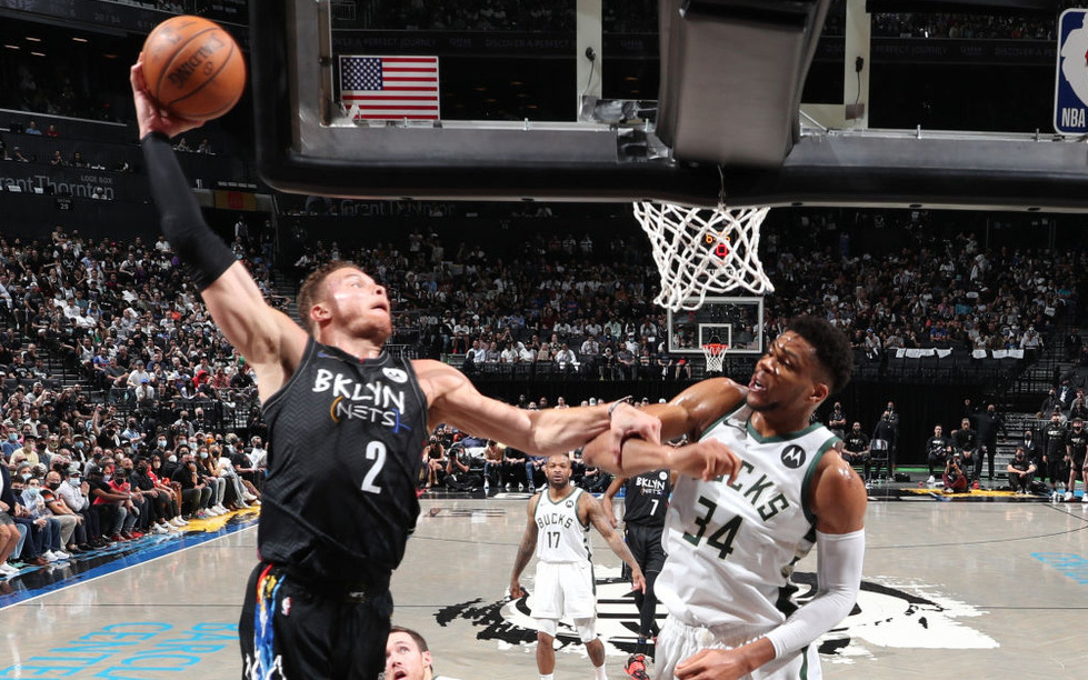 Brooklyn Nets "huỷ diệt" Milwaukee Bucks tại Game 2 bán kết miền Đông bằng cơn mưa 3 điểm