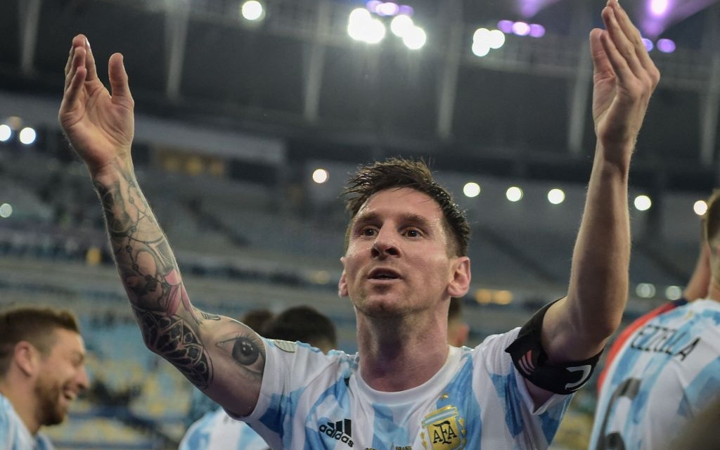 Khoảnh khắc trọng tài thổi còi hết giờ, Messi cùng đồng đội vỡ oà ăn mừng chức vô địch