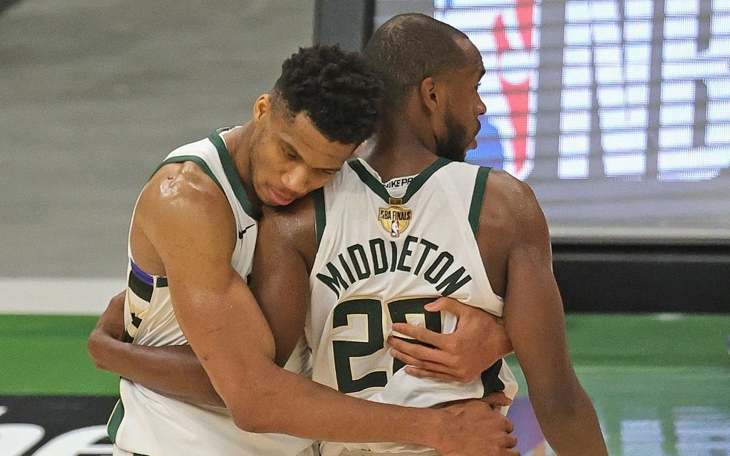 Rút ra điều gì sau hai thắng lợi liên tiếp của Milwaukee Bucks tại NBA Finals 2021?