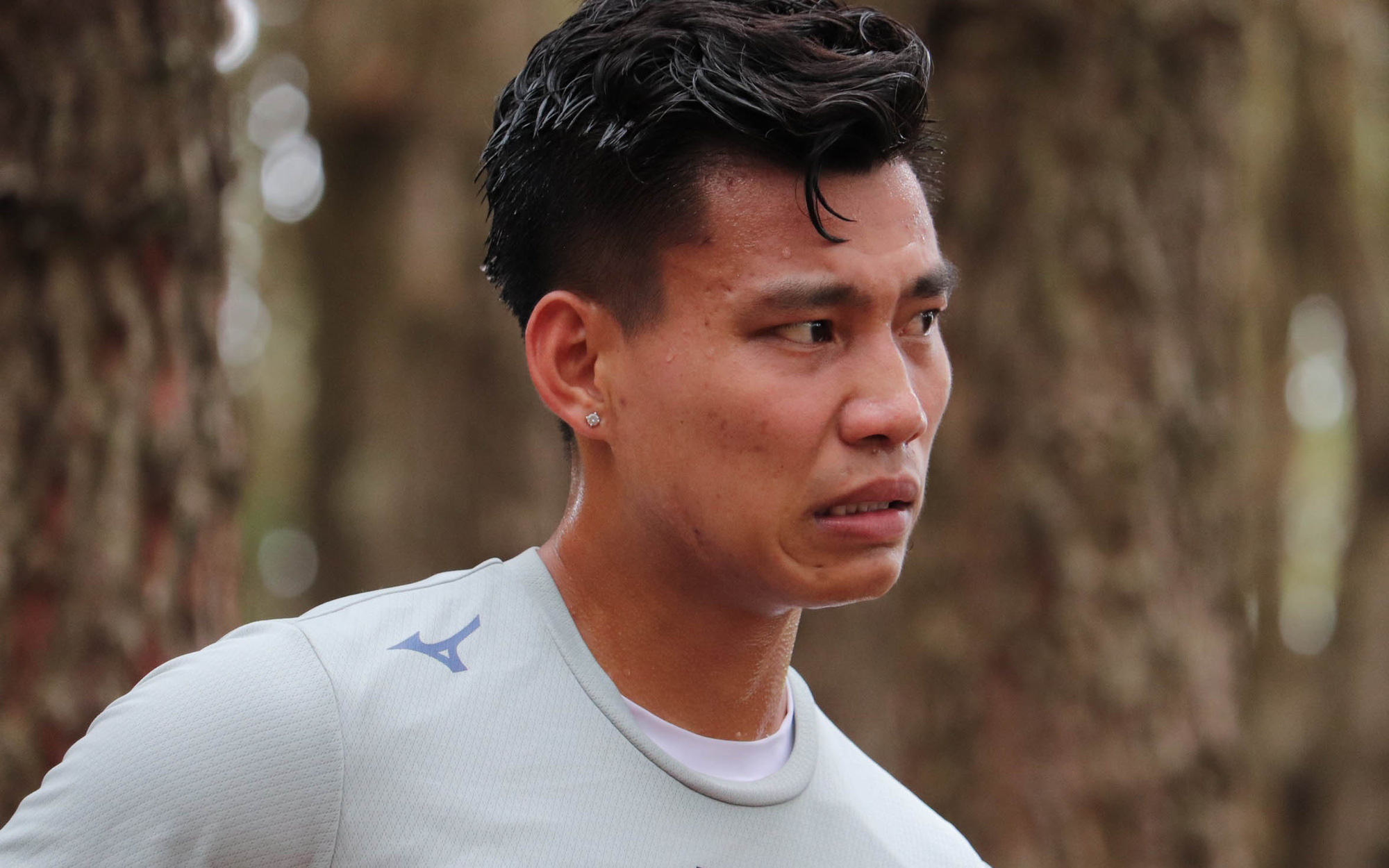 Cầu thủ Hoàng Anh Gia Lai "bở hơi tai" với bài tập thể lực cực nặng của HLV Kiatisuk