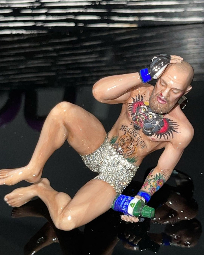 Nhận được dây chuyền "McGregor ngủ" trị giá 2,3 tỷ từ Jake Paul, Dustin Poirier quyết định đem bán đấu giá - Ảnh 2.