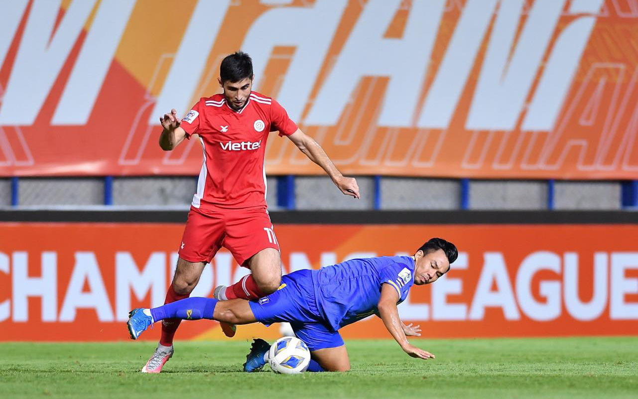 Viettel để thua 0-2 trước nhà vô địch Thái Lan tại AFC Champions League