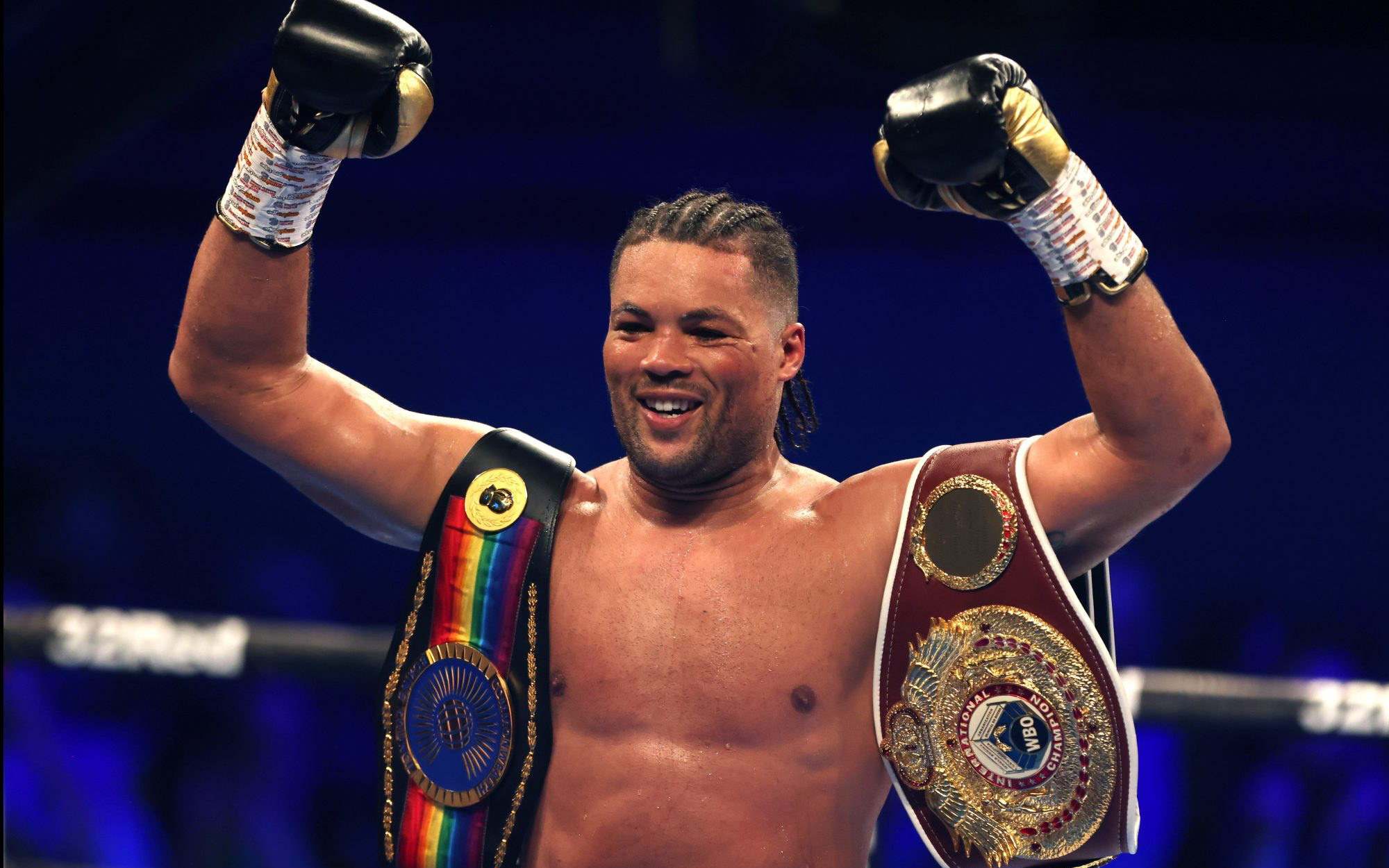 Ứng viên hạng nặng Joe Joyce hạ tay đấm kỳ cựu Carlos Takam sau 6 hiệp, gửi chiến thư tới Anthony Joshua