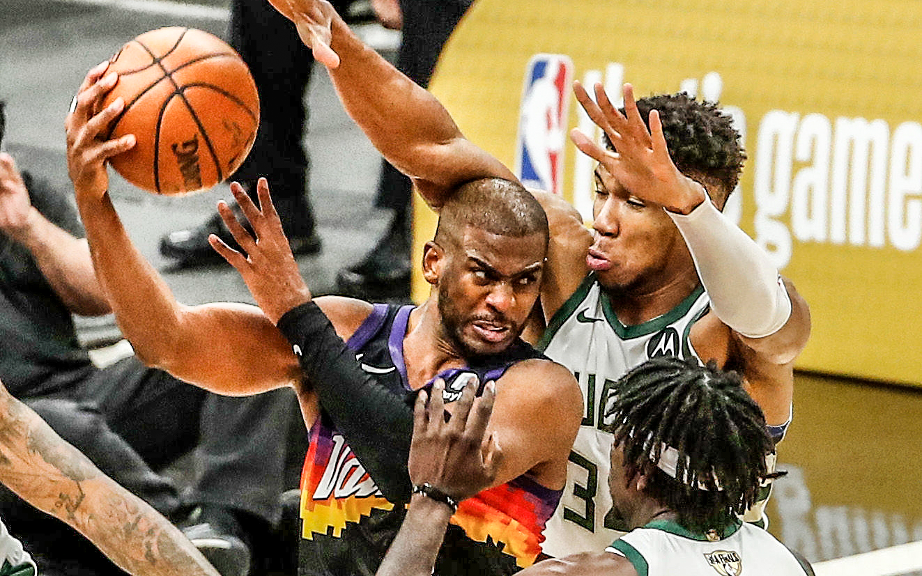 "Gừng càng già càng cay" tuổi 36, Chris Paul đưa Phoenix Suns dẫn trước ở NBA Finals 2021