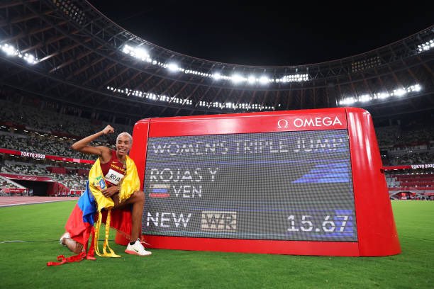 VĐV nhảy xa Venezuela bật khóc vì phá cả kỷ lục thế giới và Olympic - Ảnh 4.
