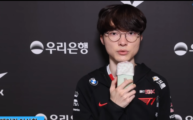 Faker bất ngờ nhận xét về HLV mới của T1, Stardust