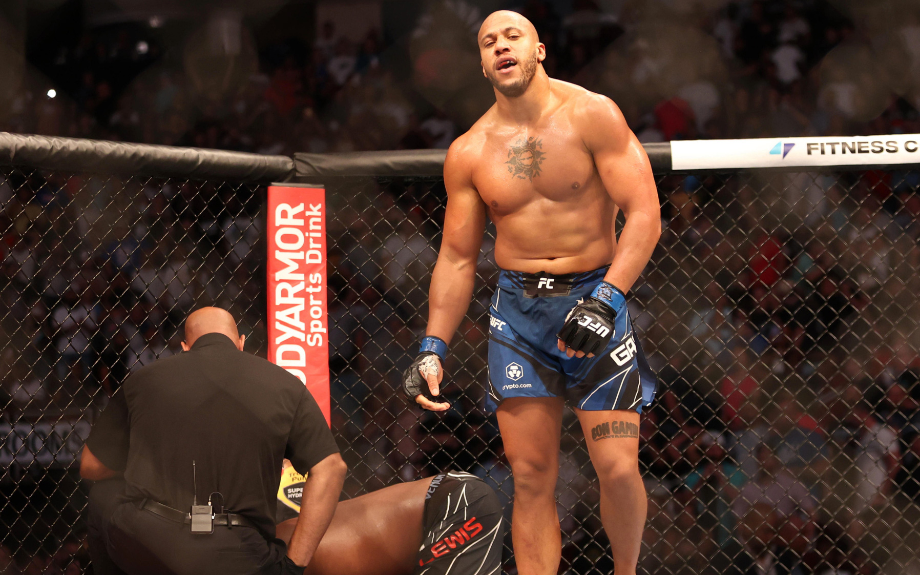Ciryl Gane thăng tiến chóng mặt sau chiến thắng tại UFC 265, lần đầu có mặt trong Top 15 