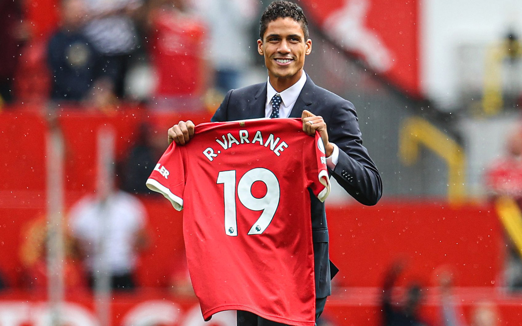 CHÍNH THỨC: Man United công bố tân binh Raphael Varane